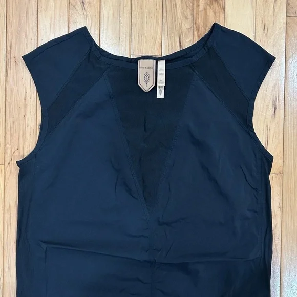 INDYGENA Laco women's sleeveless athletic tank top dress in black with mesh - Picture 7 of 8